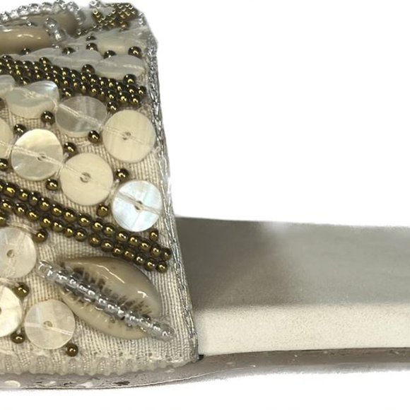 Vegan slider Adorned with Shells, beads, and sequins. - Picture 5 of 5